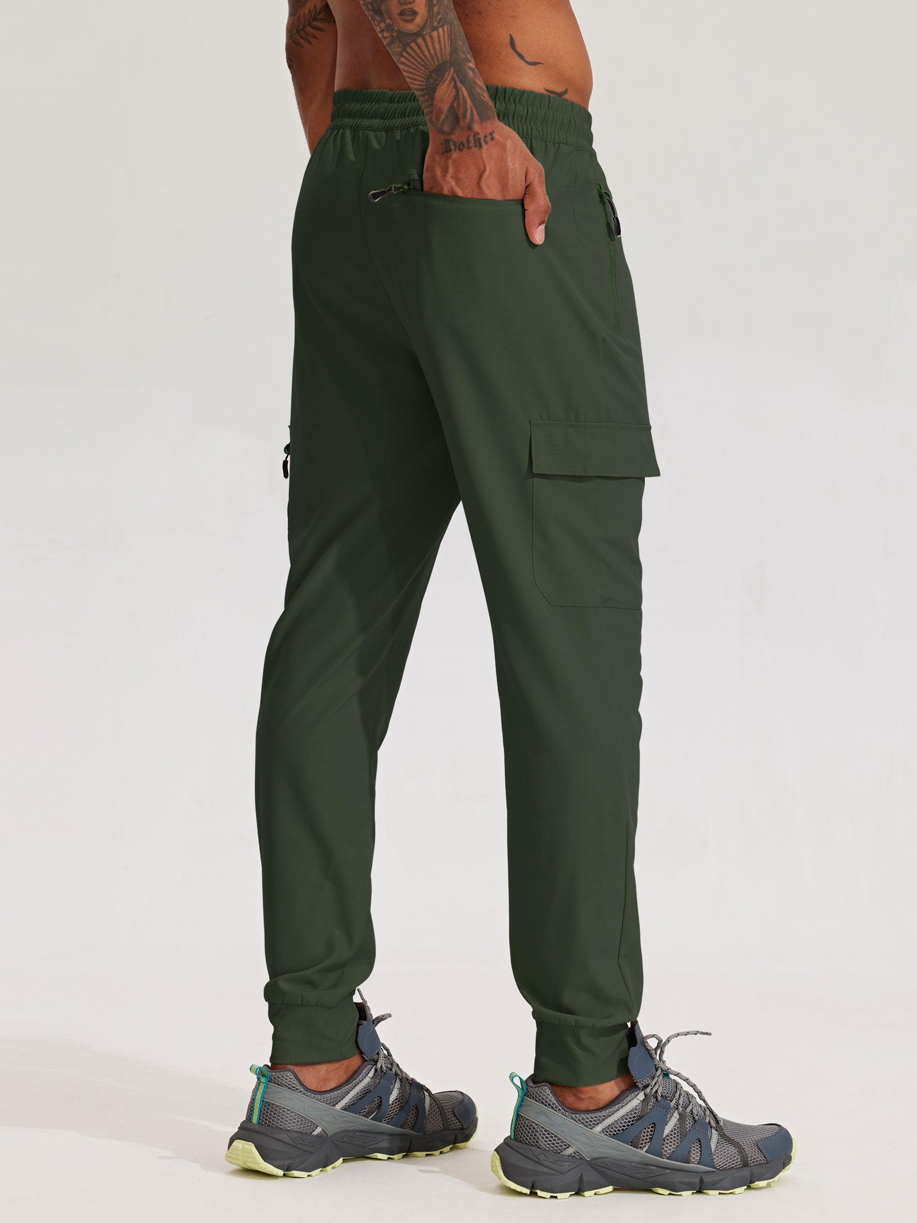 Men's Lightweight Cargo Hiking Running Joggers_Green_model2